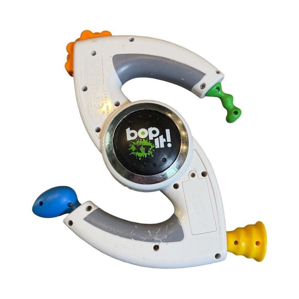 Hasbro Bop It XT Handheld Electronic Game White Grey 28935 2010 Tested Working